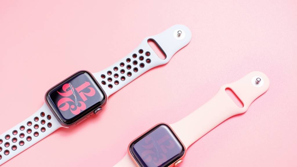 Learn How to Switch Apple Watch Band & Install a New One